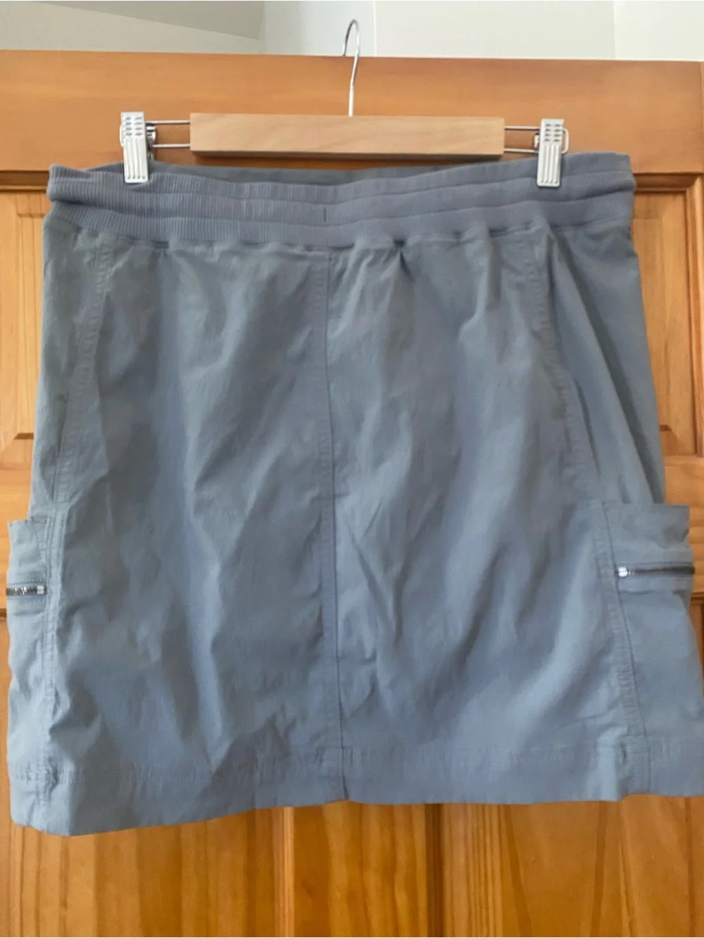 Athleta Gray Utility Cargo Skort Size 14 Hiking Travel Zip Pockets